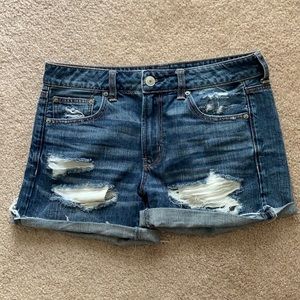 American Eagle Tomgirl MIDI distressed jean shorts